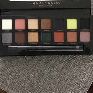 Anastasia Beverly Hills Prism Eyeshadow Palette